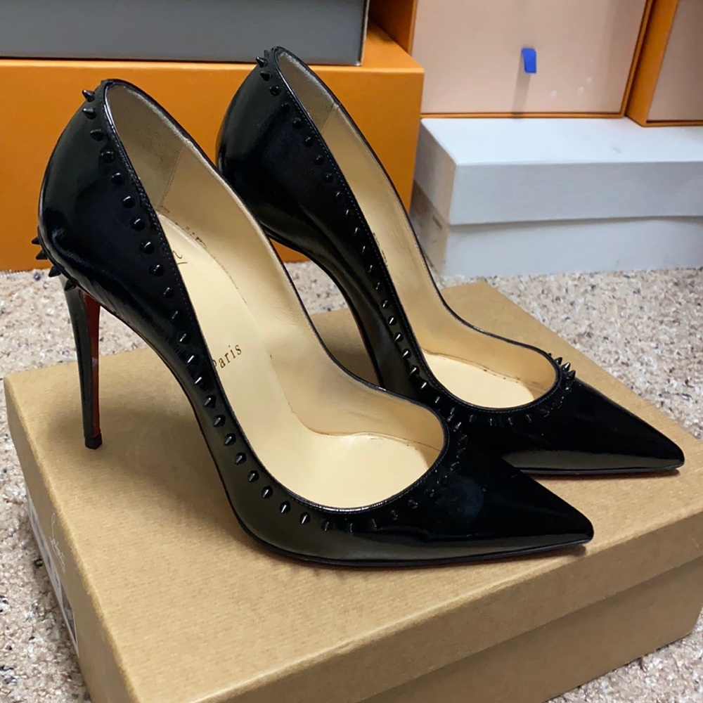 Christian Lounoutin 100 heel in black